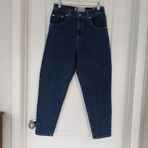 Levi's Silver Tab High Rise Mom‎ Jean Size 28